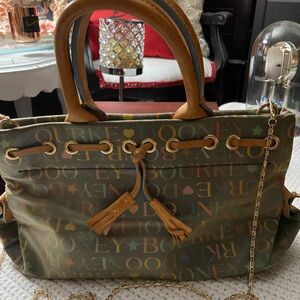 Ladies vintage Dooney & Bourke vintage handbag in excellent condition